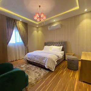 F Residence, Elegant & Luxury شقة